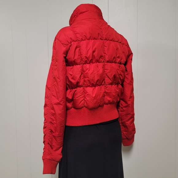 Red Short Puffer - Picture 3 of 5